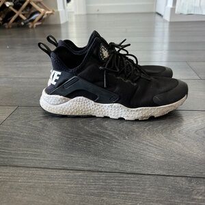 Women’s nike huarache sneakers